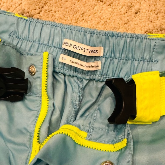 Women's Urban Outfitters windbreakers - Picture 2 of 5